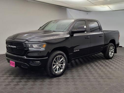 Diamond Black Crystal Pearlcoat 2023 RAM 1500 Laramie