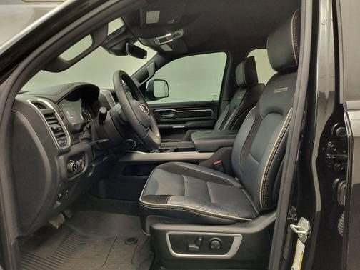 Diamond Black Crystal Pearlcoat 2023 RAM 1500 Laramie
