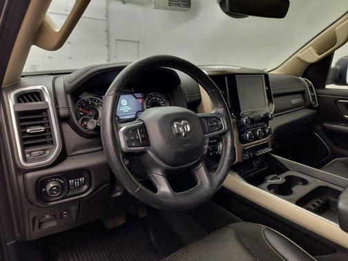Diamond Black Crystal Pearl 2019 RAM 1500 Laramie