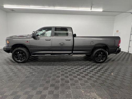 2024 RAM 3500 Big Horn Crew Cab 4x4 8' Box