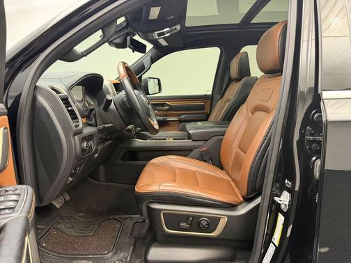 Diamond Black Crystal Pearlcoat 2022 RAM 1500 Longhorn