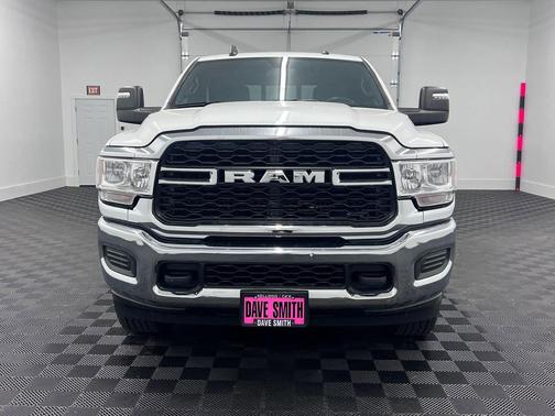 Bright White Clearcoat 2024 RAM 3500 Tradesman Crew Cab 4x4 6'4' Box