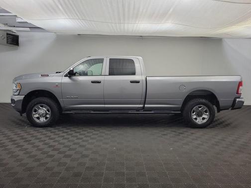 2020 RAM 3500 Tradesman Crew Cab 4x4 8' Box
