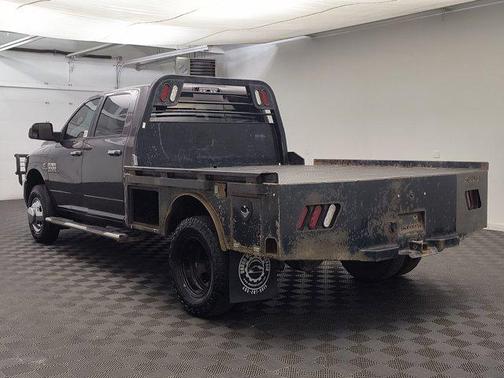 2018 RAM 3500 SLT Crew Cab 4x4 8' Box