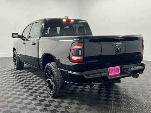 Diamond Black Crystal Pearlcoat 2024 RAM 1500 Laramie