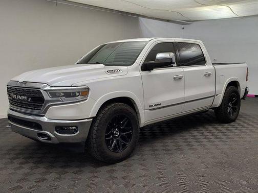 Ivory White Tri-Coat Pearlcoat 2022 RAM 1500 Limited