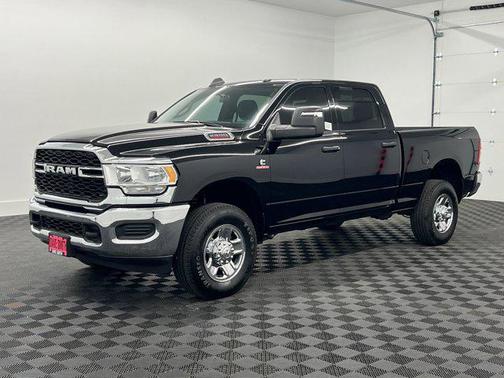 Diamond Black Crystal Pearlcoat 2024 RAM 2500 Tradesman Crew Cab 4x4 6'4' Box