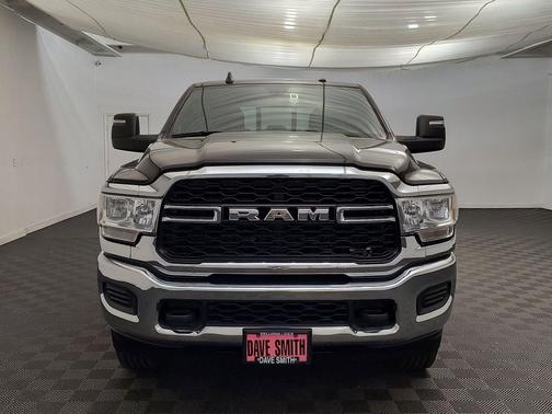 Diamond Black Crystal Pearlcoat 2024 RAM 2500 Tradesman Crew Cab 4x4 6'4' Box
