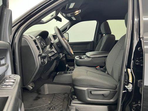 Diamond Black Crystal Pearlcoat 2024 RAM 2500 Tradesman Crew Cab 4x4 6'4' Box