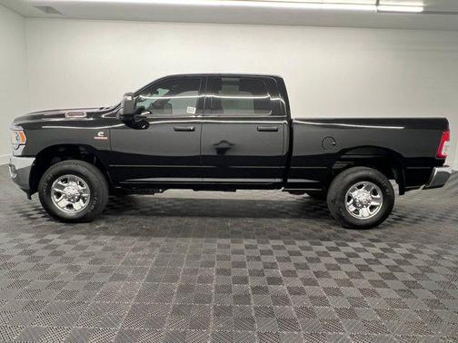 Diamond Black Crystal Pearlcoat 2024 RAM 2500 Tradesman Crew Cab 4x4 6'4' Box