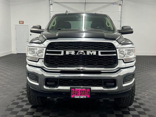 2020 RAM 2500 Tradesman Crew Cab 4X4 6'4' Box