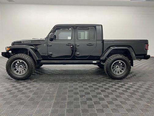 Black Clearcoat 2023 Jeep Gladiator Willys 4x4