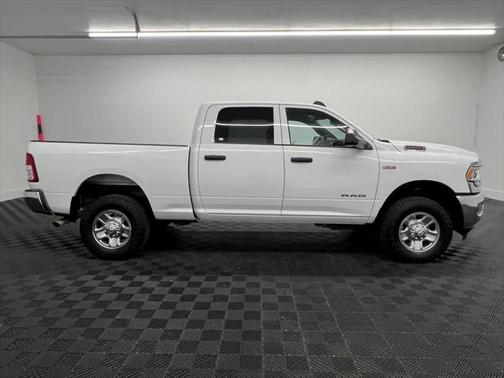 2022 RAM 2500 Tradesman Crew Cab 4x4 6'4' Box
