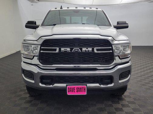 2022 RAM 3500 Tradesman Crew Cab 4x4 8' Box