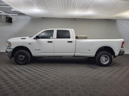 2022 RAM 3500 Tradesman Crew Cab 4x4 8' Box