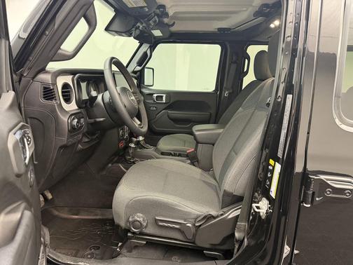 Black Clearcoat 2024 Jeep Wrangler Willys