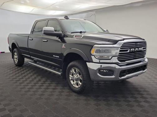 2020 RAM 3500 Laramie Crew Cab 4x4 8' Box