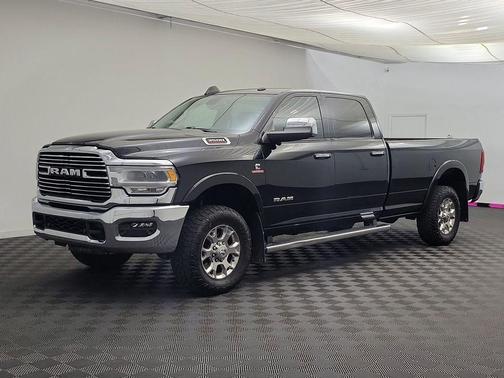 2020 RAM 3500 Laramie Crew Cab 4x4 8' Box