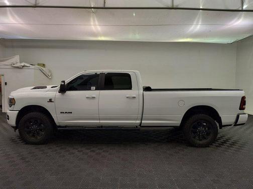 2024 RAM 3500 Laramie Crew Cab 4x4 8' Box