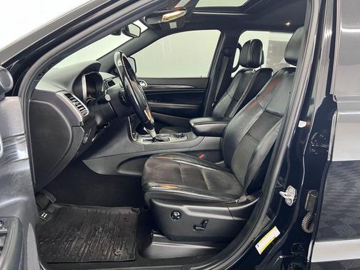 Diamond Black Crystal Pearl 2019 Jeep Grand Cherokee Altitude