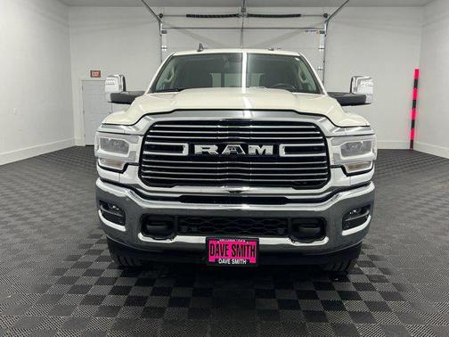2024 RAM 3500 Laramie Crew Cab 4x4 8' Box