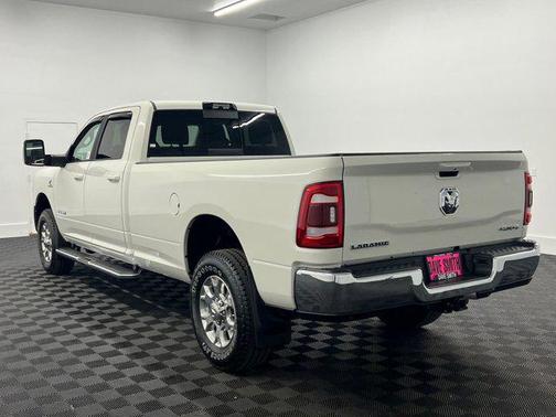 2024 RAM 3500 Laramie Crew Cab 4x4 8' Box