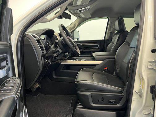 2024 RAM 3500 Laramie Crew Cab 4x4 8' Box