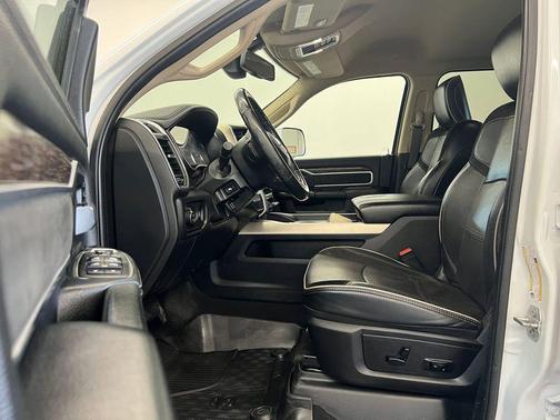 2020 RAM 3500 Laramie Crew Cab 4x4 8' Box