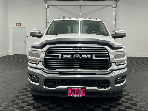 2020 RAM 3500 Laramie Crew Cab 4x4 8' Box