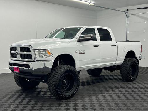 2017 RAM 2500 Tradesman Crew Cab 4x4 6'4' Box