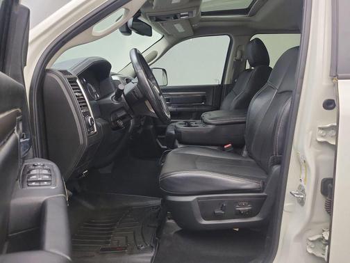 2018 RAM 3500 Laramie Crew Cab 4x4 8' Box