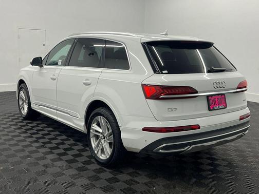 2022 Audi Q7 55 Premium Plus