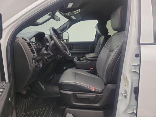 2024 RAM 3500 Tradesman Crew Cab 4x4 8' Box