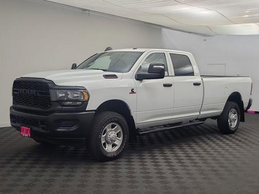 2024 RAM 3500 Tradesman Crew Cab 4x4 8' Box