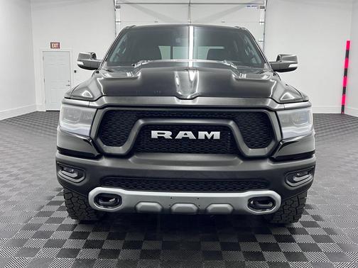 Diamond Black Crystal Pearlcoat 2020 RAM 1500 Rebel