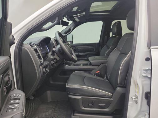 2025 RAM 3500 Limited Crew Cab 4x4 8' Box