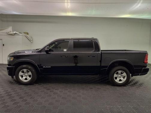 Diamond Black Crystal Pearlcoat 2025 RAM 1500 Big Horn/Lone Star