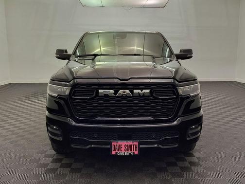 Diamond Black Crystal Pearlcoat 2025 RAM 1500 Big Horn/Lone Star