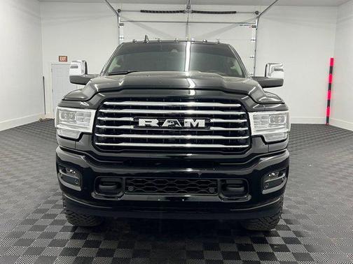 Diamond Black Crystal Pearlcoat 2024 RAM 3500 Longhorn