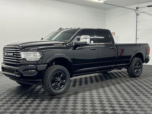 Diamond Black Crystal Pearlcoat 2024 RAM 3500 Longhorn