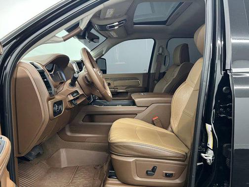 Diamond Black Crystal Pearlcoat 2024 RAM 3500 Longhorn