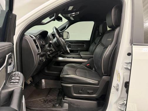 Bright White Clearcoat 2022 RAM 3500 Laramie Crew Cab 4x4 8' Box