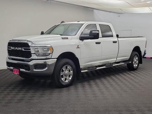 2024 RAM 3500 Tradesman Crew Cab 4x4 8' Box