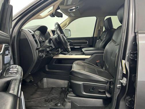 2019 RAM 2500 Laramie Crew Cab 4x4 8' Box