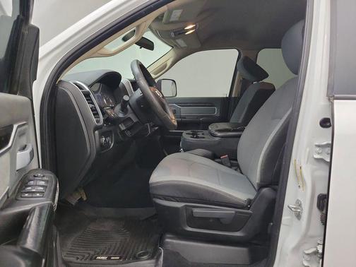 2019 RAM 2500 Big Horn Crew Cab 4x4 6'4' Box