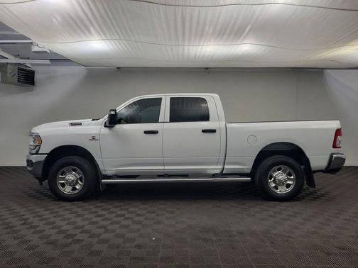 2024 RAM 3500 Tradesman Crew Cab 4x4 6'4' Box