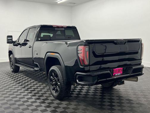 2025 GMC Sierra 3500 AT4