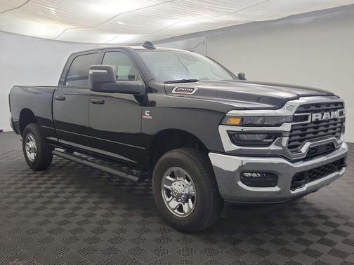 2025 RAM 2500 Tradesman Crew Cab 4x4 6'4' Box