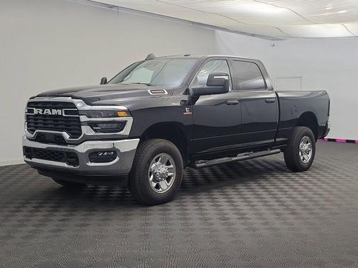 2025 RAM 2500 Tradesman Crew Cab 4x4 6'4' Box