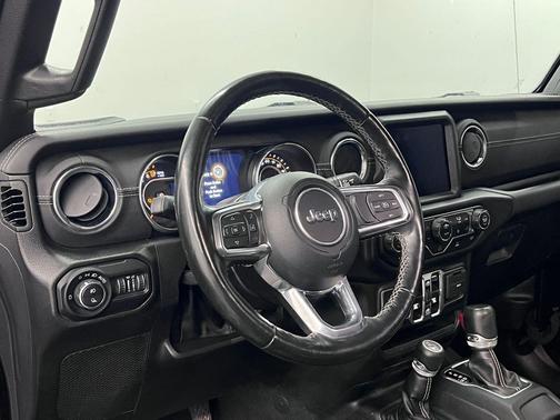 Black Clearcoat 2022 Jeep Gladiator Overland